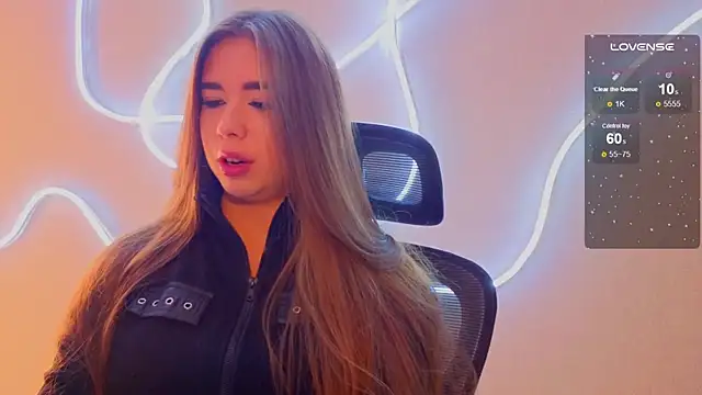 Snapshot of evapuffy chatting on 11.17.25 evapuffy online show from 11.17.25