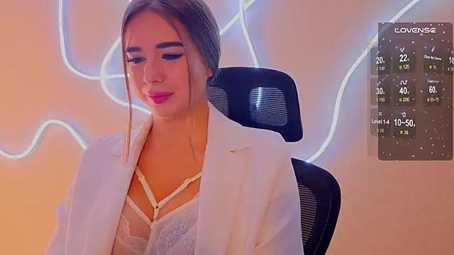 Snapshot of evapuffy chatting on 11.24.25 evapuffy online show from 11.24.25