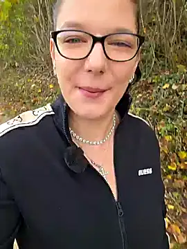 Swiss Lady online show from 10.28.25