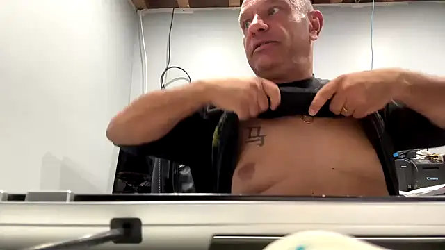 Snapshot of frankyjones8989 chatting on 10.05.25 frankyjones8989 online show from 10.05.25