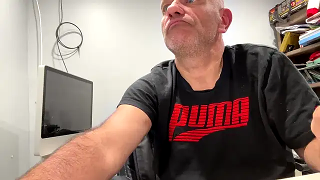 Snapshot of frankyjones8989 chatting on 10.18.25 frankyjones8989 online show from 10.18.25