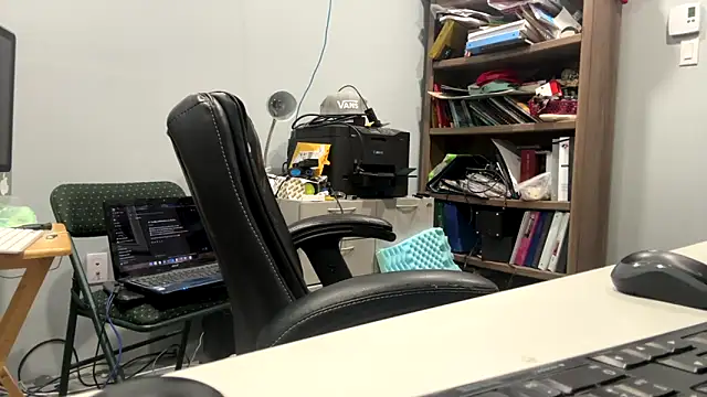 Snapshot of frankyjones8989 chatting on 11.15.25 frankyjones8989 online show from 11.15.25