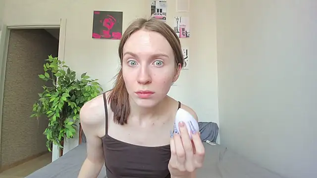 Kelly Gerzikaa online show from 04.14.26