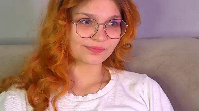 Snapshot of BellaMarebelle chatting on 09.27.25 BellaMarebelle online show from 09.27.25