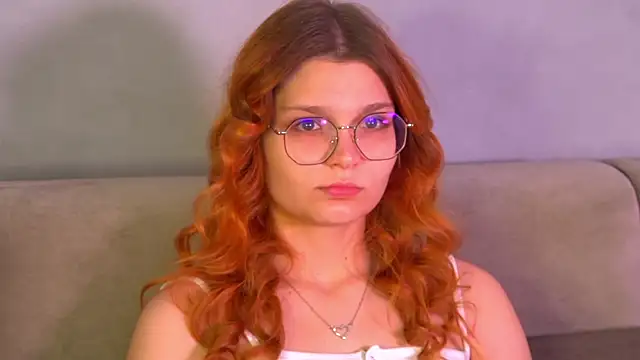 Snapshot of BellaMarebelle chatting on 10.04.25 BellaMarebelle online show from 10.04.25