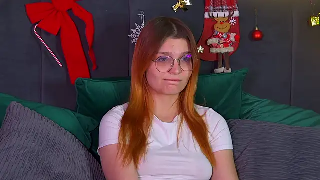 Snapshot of BellaMarebelle chatting on 12.18.25 BellaMarebelle online show from 12.18.25