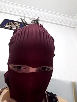 Snapshot of Ahalm chatting on 09.25.25 Ahalm online show from 09.25.25