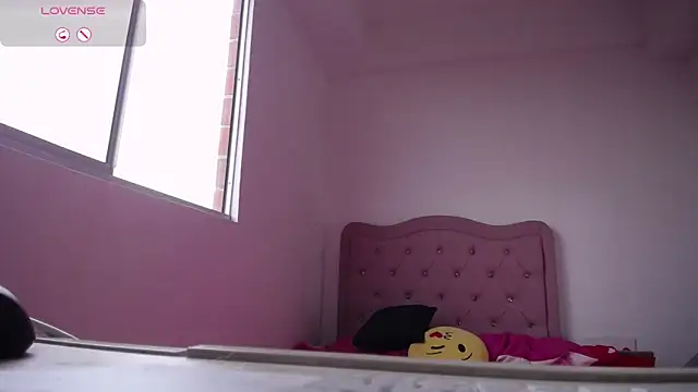 lizzysnow   online show from 09.30.25