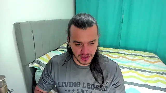 Loganhot21 online show from 12.17.25