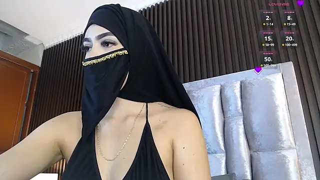 Snapshot of Zahra_milks chatting on 05.12.26 Zahra milks online show from 05.12.26