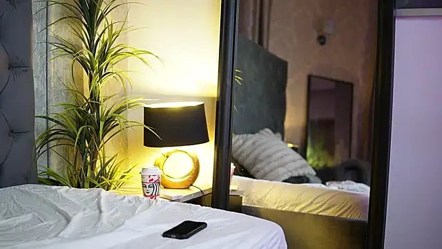 Snapshot of MiamiCoffee chatting on 11.17.25 MiamiCoffee online show from 11.17.25