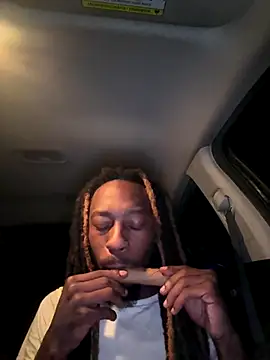 Snapshot of Scattyboo chatting on 11.21.25 Scattyboo online show from 11.21.25