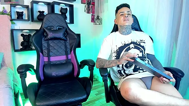 Sarahandzack online show from 11.14.25