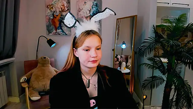 Snapshot of Ginger_Emma chatting on 09.13.25 Ginger Emma online show from 09.13.25