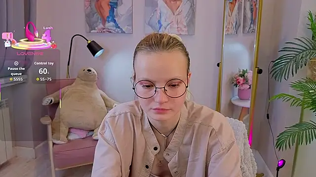 Snapshot of Ginger_Emma chatting on 09.16.25 Ginger Emma online show from 09.16.25