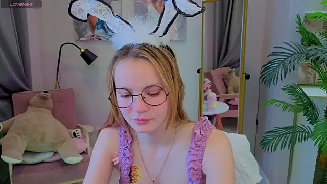 Snapshot of Ginger_Emma chatting on 09.20.25 Ginger Emma online show from 09.20.25