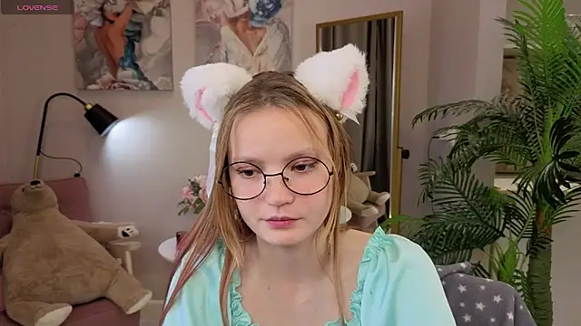 Snapshot of Ginger_Emma chatting on 09.22.25 Ginger Emma online show from 09.22.25