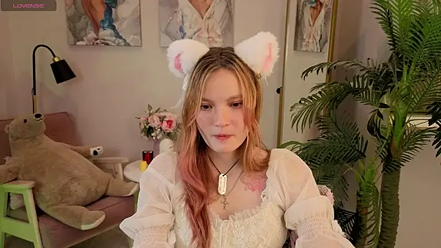 Snapshot of Ginger_Emma chatting on 09.26.25 Ginger Emma online show from 09.26.25