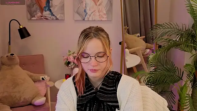 Snapshot of Ginger_Emma chatting on 09.30.25 Ginger Emma online show from 09.30.25