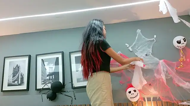 luna roja25 online show from 11.06.25