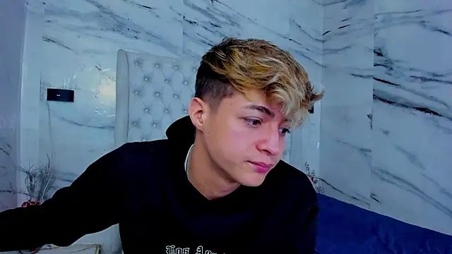 Ari and Storm online show from 11.11.25