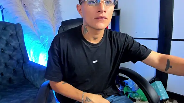 Snapshot of LiamDeep chatting on 03.02.26 LiamDeep online show from 03.02.26