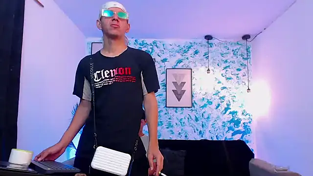 Snapshot of Marcus_and_Tony chatting on 09.21.25 Marcus and Tony online show from 09.21.25