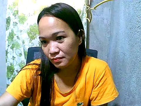 Snapshot of Sexxypinay chatting on 10.15.25 Sexxypinay online show from 10.15.25