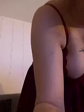 Snapshot of Hugox1123 chatting on 12.18.25 Hugox1123 online show from 12.18.25