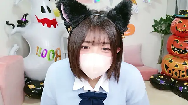 Snapshot of Hinata_Sun chatting on 10.27.25 Hinata Sun online show from 10.27.25