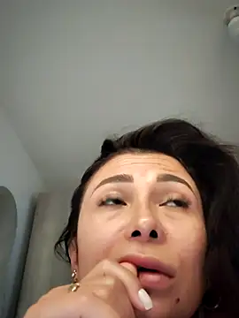 mia mancinii online show from 04.05.26