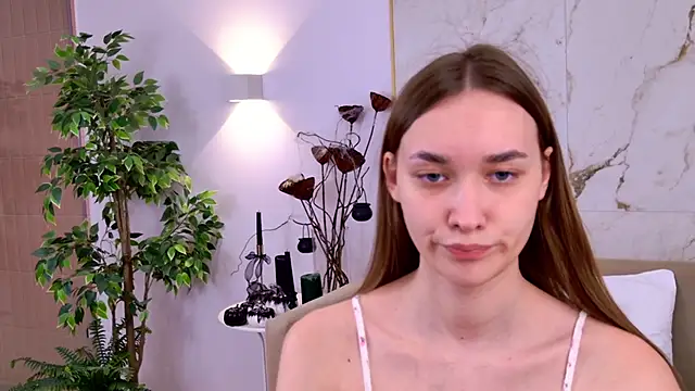 Snapshot of AmadaReine chatting on 10.26.25 AmadaReine online show from 10.26.25