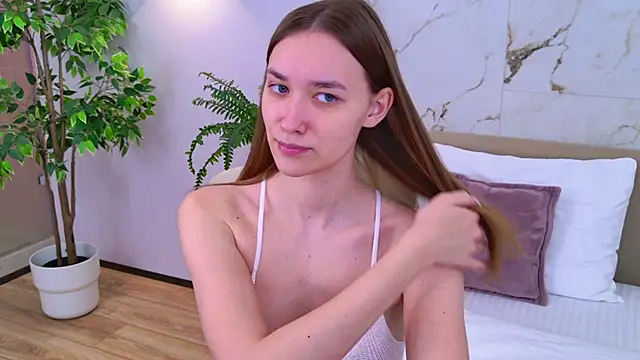 Snapshot of AmadaReine chatting on 11.30.25 AmadaReine online show from 11.30.25