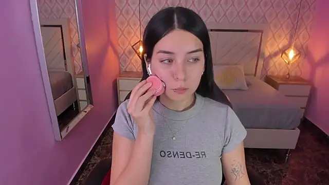 CHRISTY TEIGEN4 online show from 10.18.25