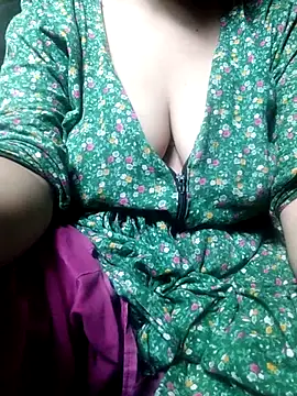 Snapshot of hezabi_queen07 chatting on 09.29.25 hezabi queen07 online show from 09.29.25