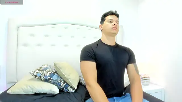 Snapshot of EclipseandFlame chatting on 09.18.25 EclipseandFlame online show from 09.18.25