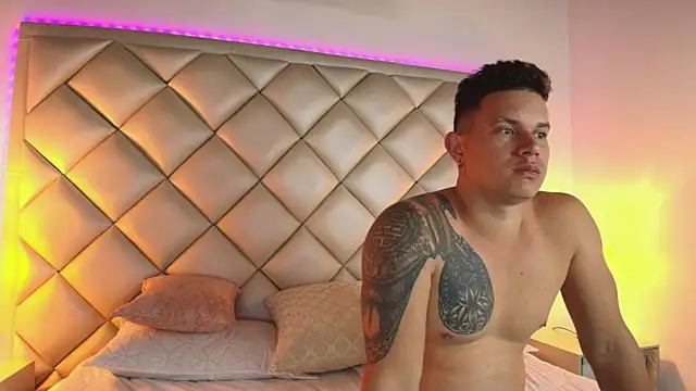 Snapshot of EclipseandFlame chatting on 10.01.25 EclipseandFlame online show from 10.01.25