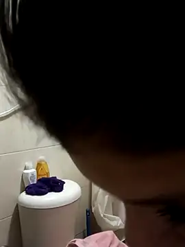 Snapshot of LunaAndOrion chatting on 10.05.25 LunaAndOrion online show from 10.05.25