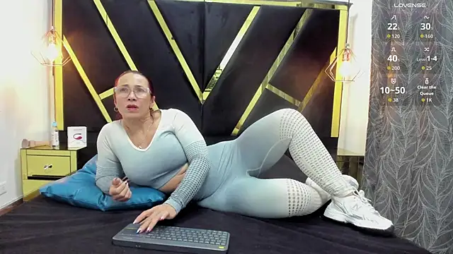 Snapshot of agatha_fit chatting on 06.16.26 agatha fit online show from 06.16.26