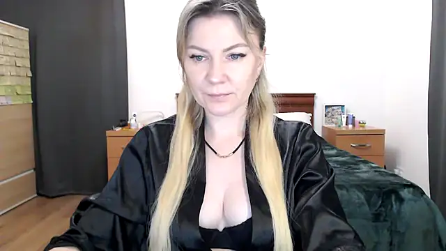 Snapshot of ParadiseAlina chatting on 10.19.25 ParadiseAlina online show from 10.19.25