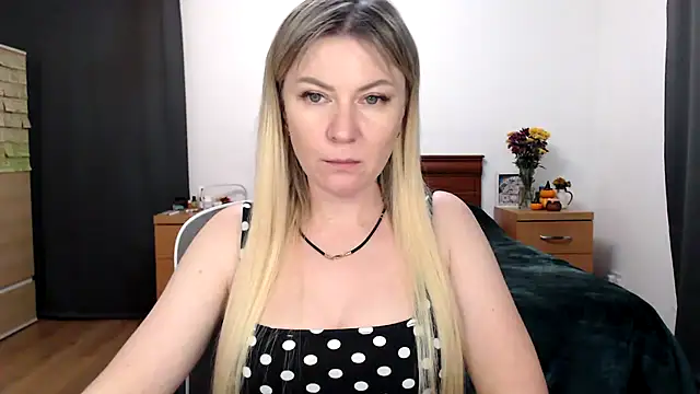 Snapshot of ParadiseAlina chatting on 10.23.25 ParadiseAlina online show from 10.23.25