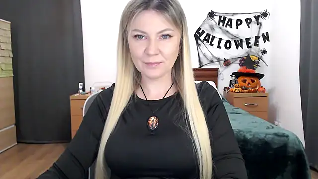 Snapshot of ParadiseAlina chatting on 10.27.25 ParadiseAlina online show from 10.27.25