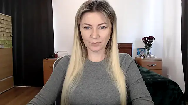 Snapshot of ParadiseAlina chatting on 11.20.25 ParadiseAlina online show from 11.20.25