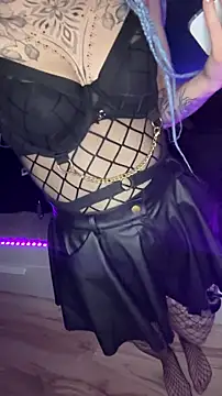 Snapshot of hottcouple00 chatting on 12.14.25 hottcouple00 online show from 12.14.25