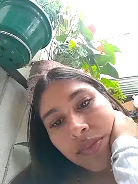 Snapshot of zairabreze chatting on 10.29.25 zairabreze online show from 10.29.25