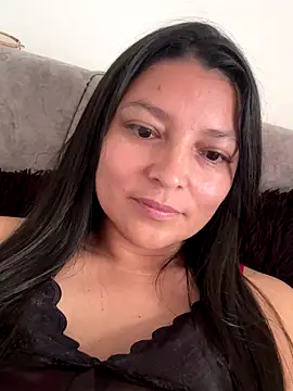 Zui Rouse online show from 10.04.25