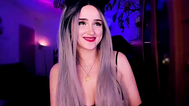 Snapshot of MistressJolie chatting on 12.22.24 MistressJolie online show from 12.22.24