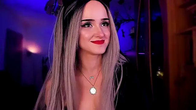 Snapshot of MistressJolie chatting on 01.10.25 MistressJolie online show from 01.10.25