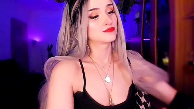 Snapshot of MistressJolie chatting on 01.31.25 MistressJolie online show from 01.31.25