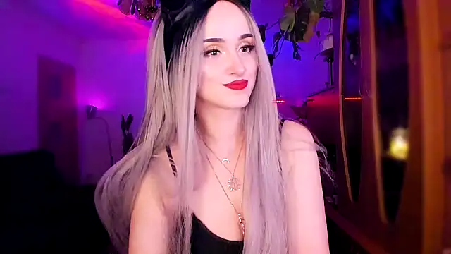 Snapshot of MistressJolie chatting on 02.06.25 MistressJolie online show from 02.06.25